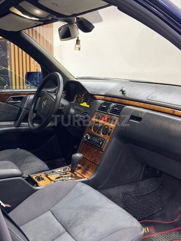 Mercedes E 240 1999, 450,000 km - 2.4 l - Bakı