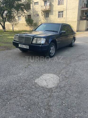 Mercedes E 200 1995, 558,528 km - 2.0 l - Qazax