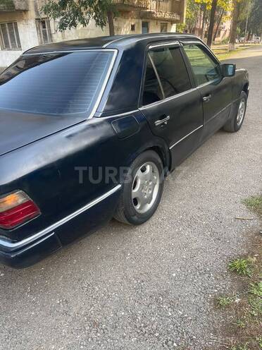 Mercedes E 200 1995, 558,528 km - 2.0 l - Qazax