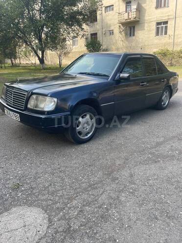 Mercedes E 200 1995, 558,528 km - 2.0 l - Qazax