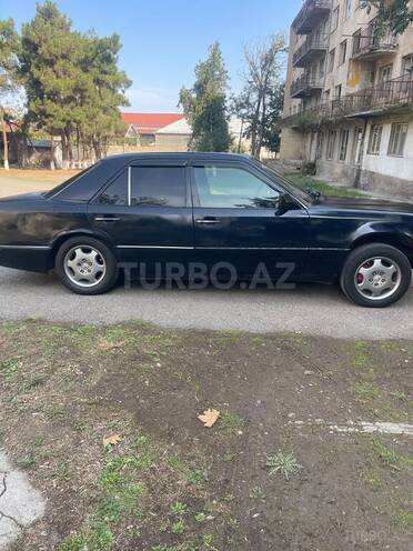 Mercedes E 200 1995, 558,528 km - 2.0 l - Qazax