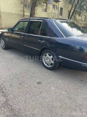 Mercedes E 200 1995, 558,528 km - 2.0 l - Qazax