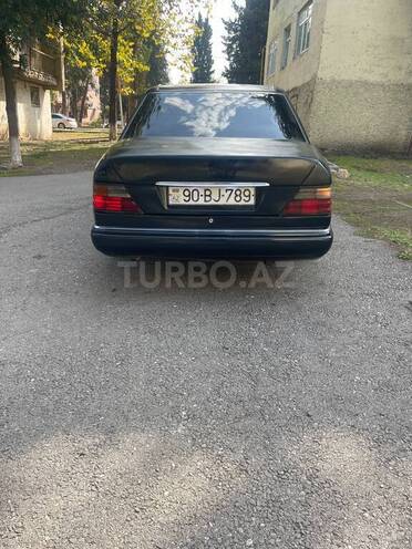 Mercedes E 200 1995, 558,528 km - 2.0 l - Qazax