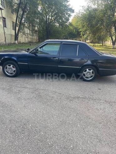 Mercedes E 200 1995, 558,528 km - 2.0 l - Qazax