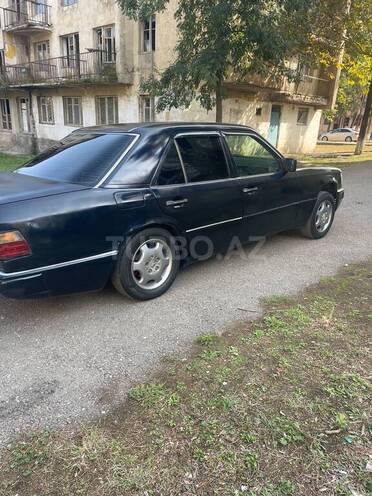 Mercedes E 200 1995, 558,528 km - 2.0 l - Qazax