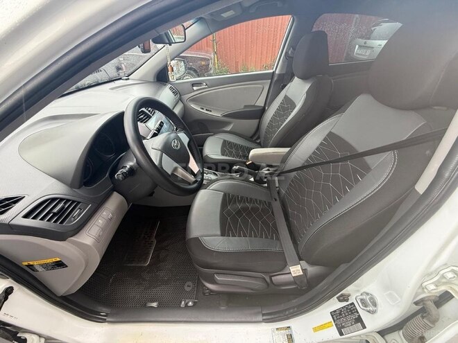 Hyundai Accent 2015, 170,590 km - 1.6 l - Quba