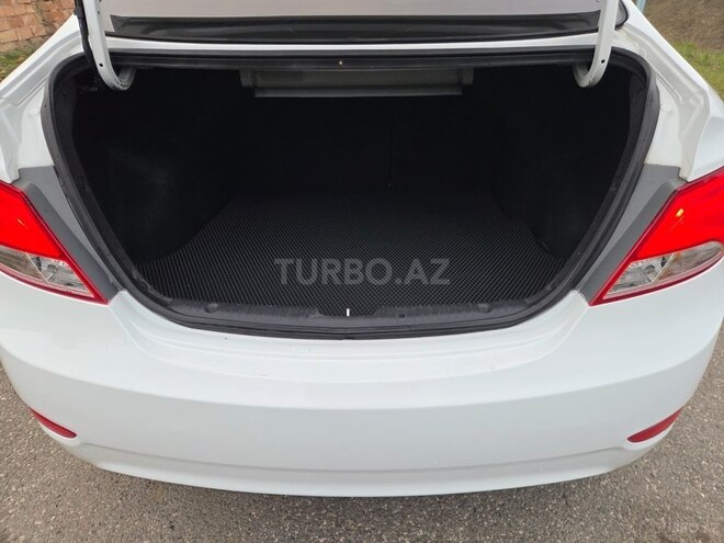 Hyundai Accent 2015, 170,590 km - 1.6 l - Quba