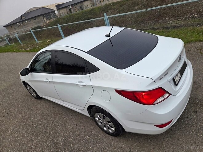 Hyundai Accent 2015, 170,590 km - 1.6 l - Quba