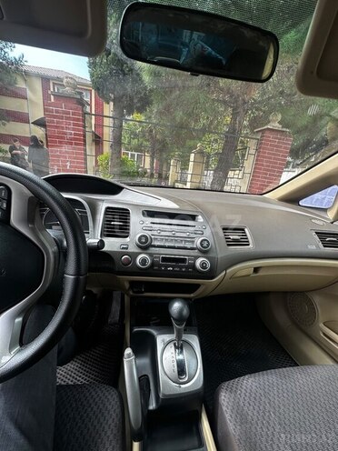 Honda Civic 2008, 470,000 km - 1.3 л - Qax