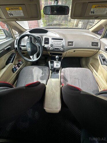 Honda Civic 2008, 470,000 km - 1.3 л - Qax