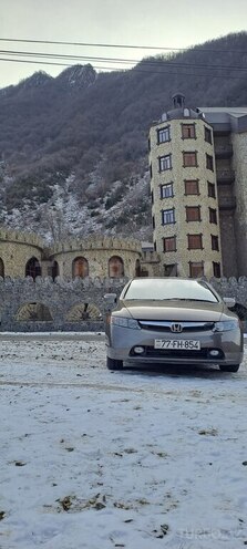 Honda Civic 2008, 470,000 km - 1.3 л - Qax