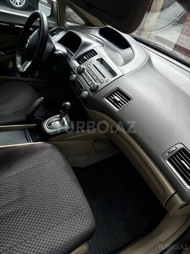 Honda Civic 2008, 470,000 km - 1.3 л - Qax