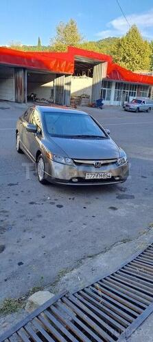 Honda Civic 2008, 470,000 km - 1.3 л - Qax