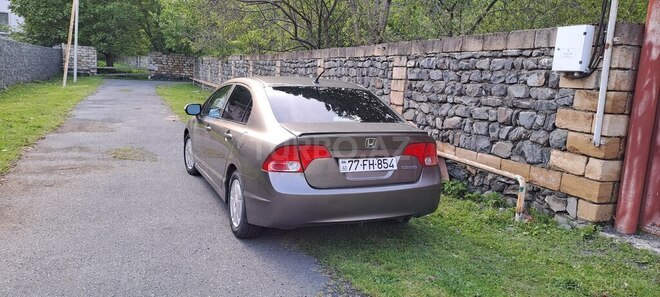 Honda Civic 2008, 470,000 km - 1.3 л - Qax