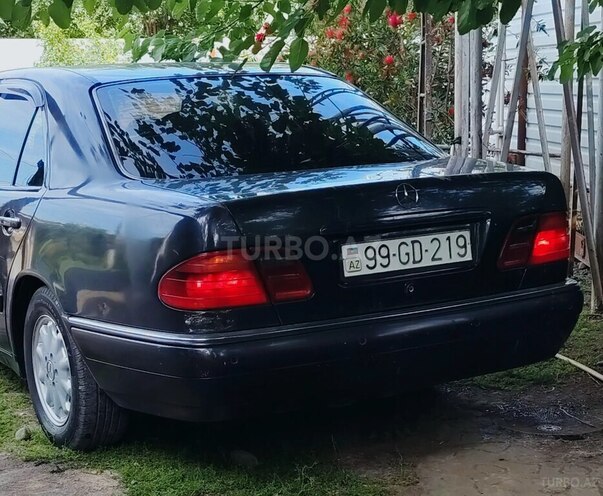 Mercedes E 220 1998, 702,095 km - 2.2 l - Bərdə