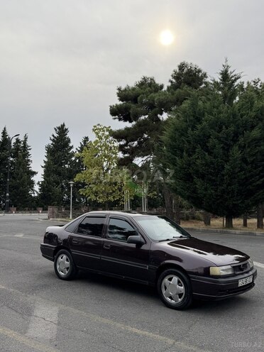 Opel Vectra 1993, 250,000 km - 1.8 л - Qax
