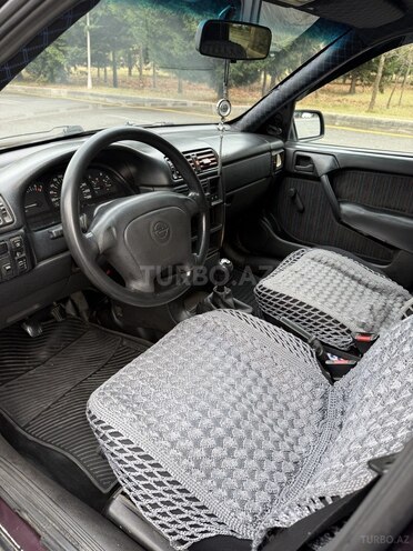 Opel Vectra 1993, 250,000 km - 1.8 л - Qax