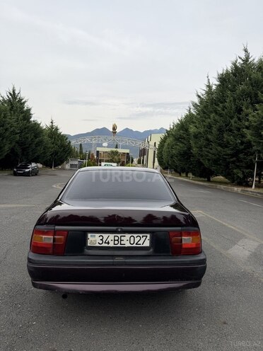 Opel Vectra 1993, 250,000 km - 1.8 л - Qax