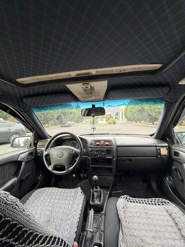 Opel Vectra 1993, 250,000 km - 1.8 л - Qax