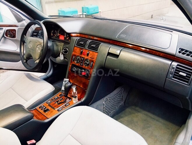 Mercedes E 220 1999, 257,000 km - 2.2 l - Bakı