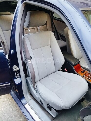 Mercedes E 220 1999, 257,000 km - 2.2 l - Bakı
