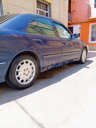 Mercedes E 220 1999, 257,000 km - 2.2 l - Bakı