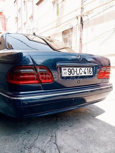Mercedes E 220 1999, 257,000 km - 2.2 l - Bakı