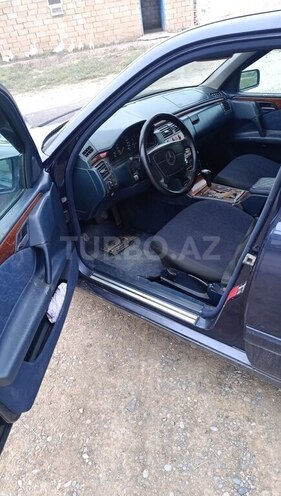 Mercedes E 220 1999, 456,800 km - 2.2 l - İmişli
