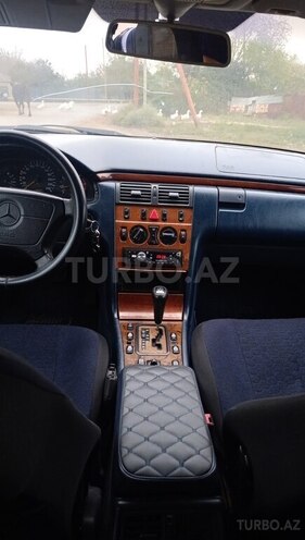 Mercedes E 220 1999, 456,800 km - 2.2 l - İmişli