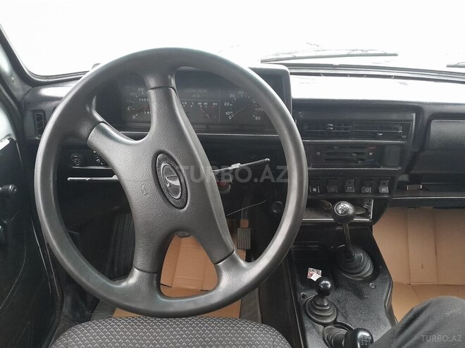LADA (VAZ) Niva 2003, 100,000 km - 1.7 l - Lerik