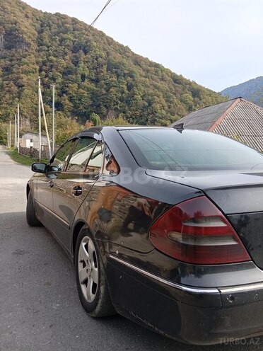 Mercedes E 220 2002, 499,000 km - 2.2 l - Qax