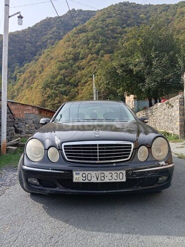 Mercedes E 220 2002, 499,000 km - 2.2 l - Qax