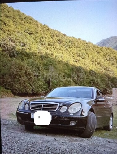 Mercedes E 220 2002, 499,000 km - 2.2 l - Qax