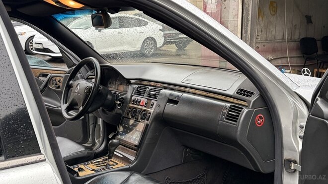 Mercedes E 220 1999, 340,000 km - 2.2 л - Bakı