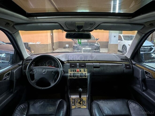Mercedes E 240 1998, 302,021 km - 2.4 l - Xırdalan