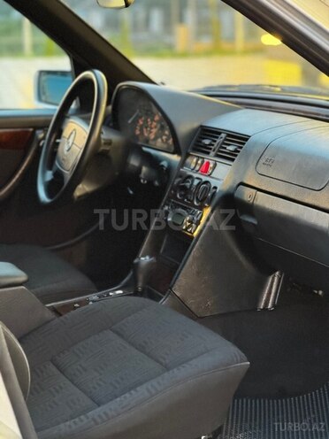 Mercedes C 220 1999, 378,000 km - 2.2 l - Saatlı