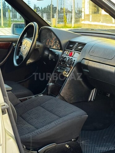 Mercedes C 220 1999, 378,000 km - 2.2 l - Saatlı