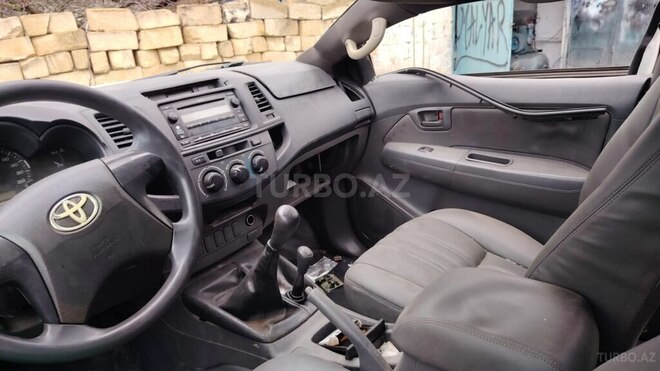 Toyota Hilux 2012, 390,000 km - 2.5 l - Quba