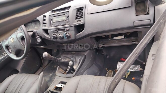 Toyota Hilux 2012, 390,000 km - 2.5 l - Quba