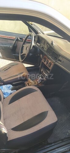 Mercedes 190 1990, 289,000 km - 2.0 л - Yevlax