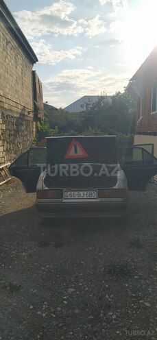 Mercedes 190 1990, 289,000 km - 2.0 л - Yevlax