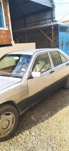 Mercedes 190 1990, 289,000 km - 2.0 л - Yevlax