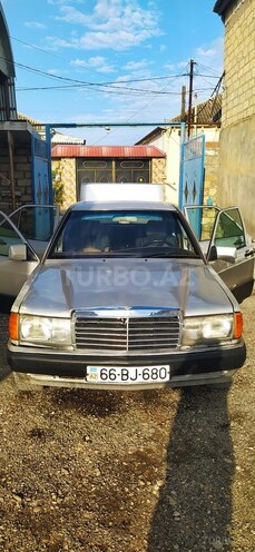 Mercedes 190 1990, 289,000 km - 2.0 л - Yevlax