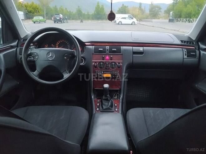 Mercedes E 200 1999, 314,161 km - 2.0 l - Şəki