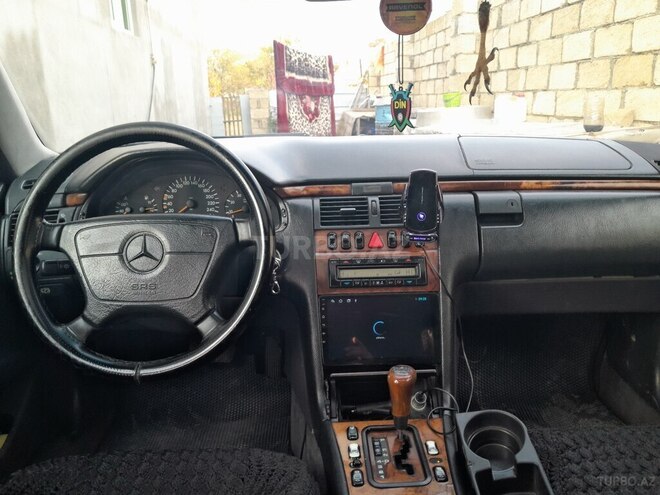 Mercedes E 280 4MATIC 1998, 495,000 km - 2.8 l - Quba