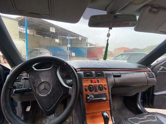 Mercedes E 230 1997, 220,000 km - 2.3 л - Bakı
