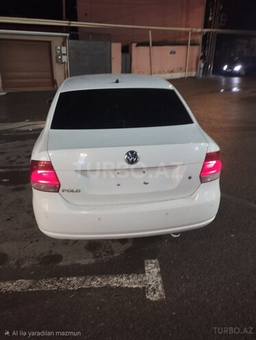 Volkswagen Polo 2013, 174,528 km - 1.6 l - Bakı