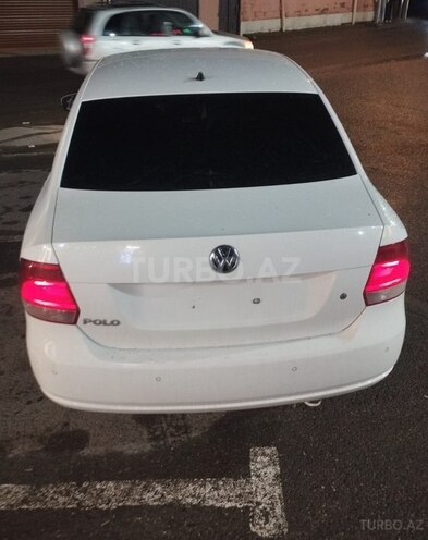 Volkswagen Polo 2013, 174,528 km - 1.6 l - Bakı