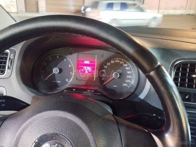 Volkswagen Polo 2013, 174,528 km - 1.6 l - Bakı