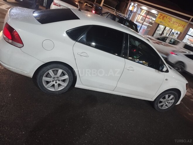 Volkswagen Polo 2013, 174,528 km - 1.6 l - Bakı